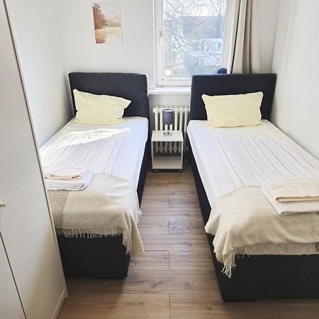 Zentrale 3-Zimmer Wohnung Mit Balkon - Perfekt Fuer Monteure Und Familien 노이뮌스터 외부 사진