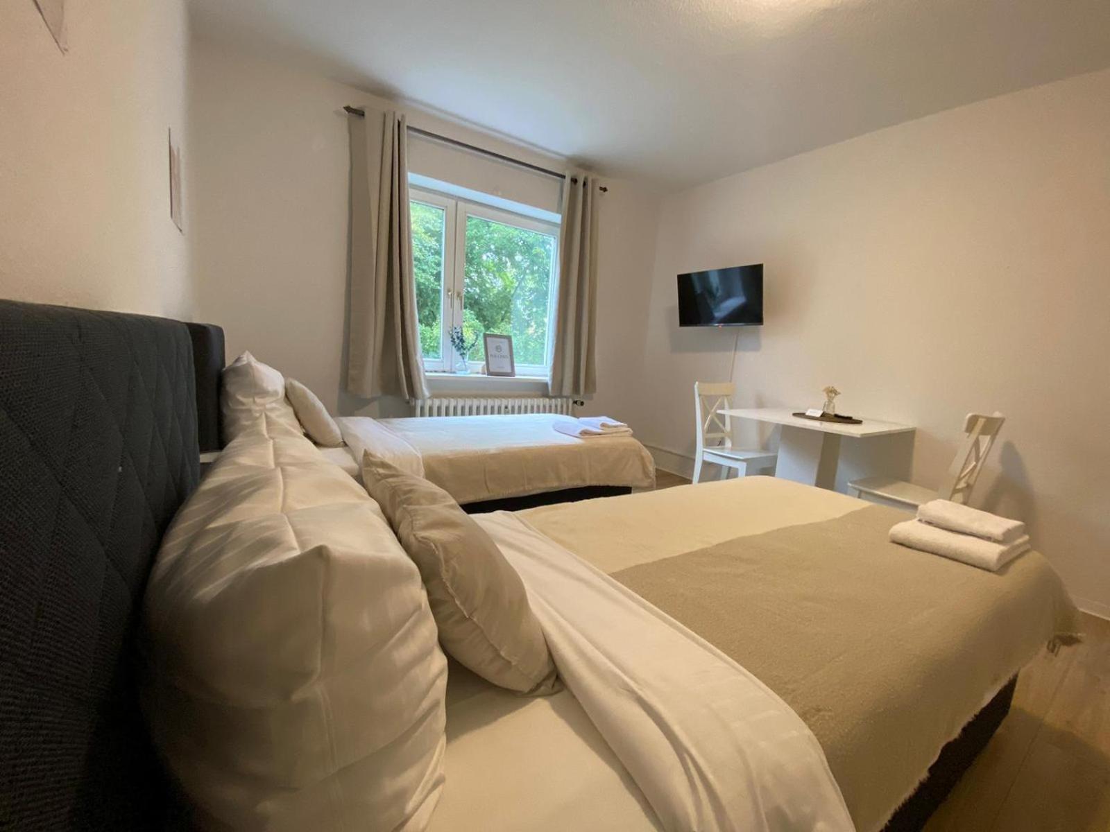 Zentrale 3-Zimmer Wohnung Mit Balkon - Perfekt Fuer Monteure Und Familien 노이뮌스터 외부 사진
