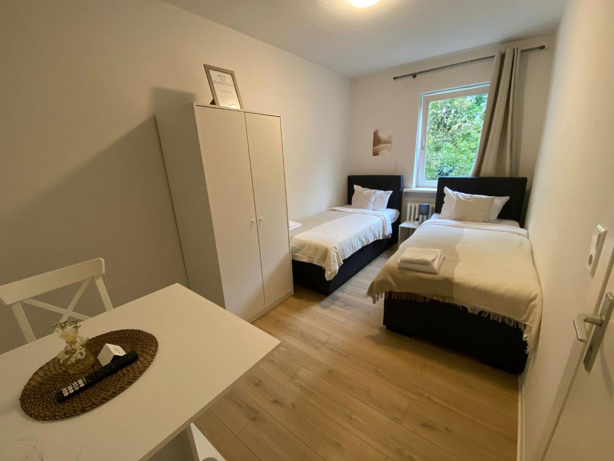 Zentrale 3-Zimmer Wohnung Mit Balkon - Perfekt Fuer Monteure Und Familien 노이뮌스터 외부 사진
