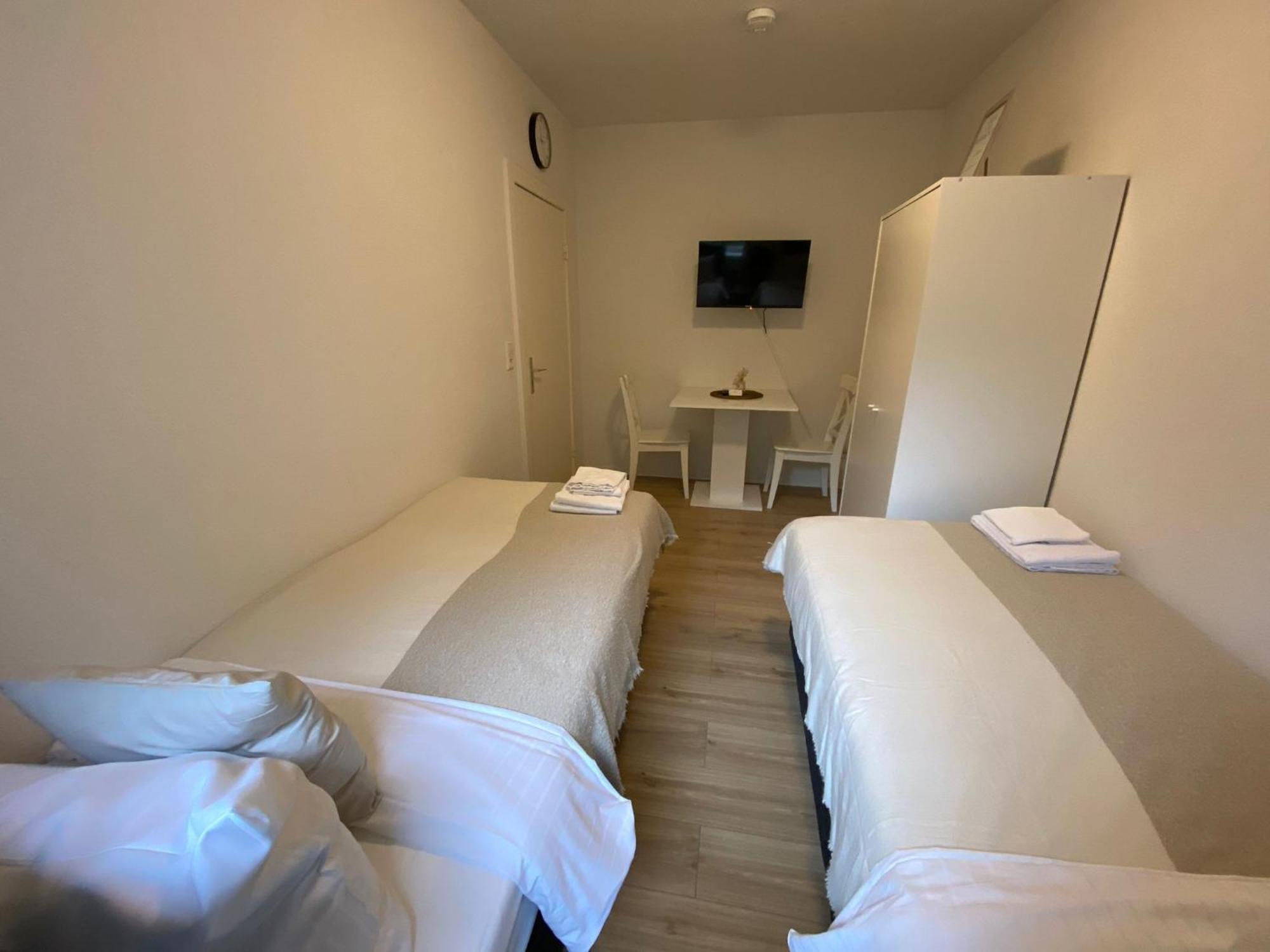 Zentrale 3-Zimmer Wohnung Mit Balkon - Perfekt Fuer Monteure Und Familien 노이뮌스터 외부 사진