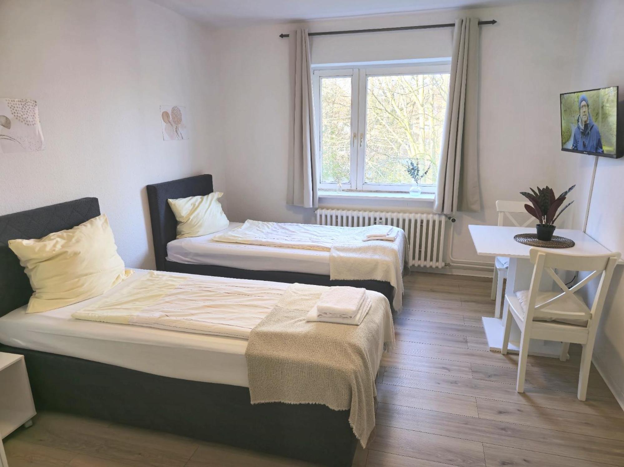 Zentrale 3-Zimmer Wohnung Mit Balkon - Perfekt Fuer Monteure Und Familien 노이뮌스터 외부 사진